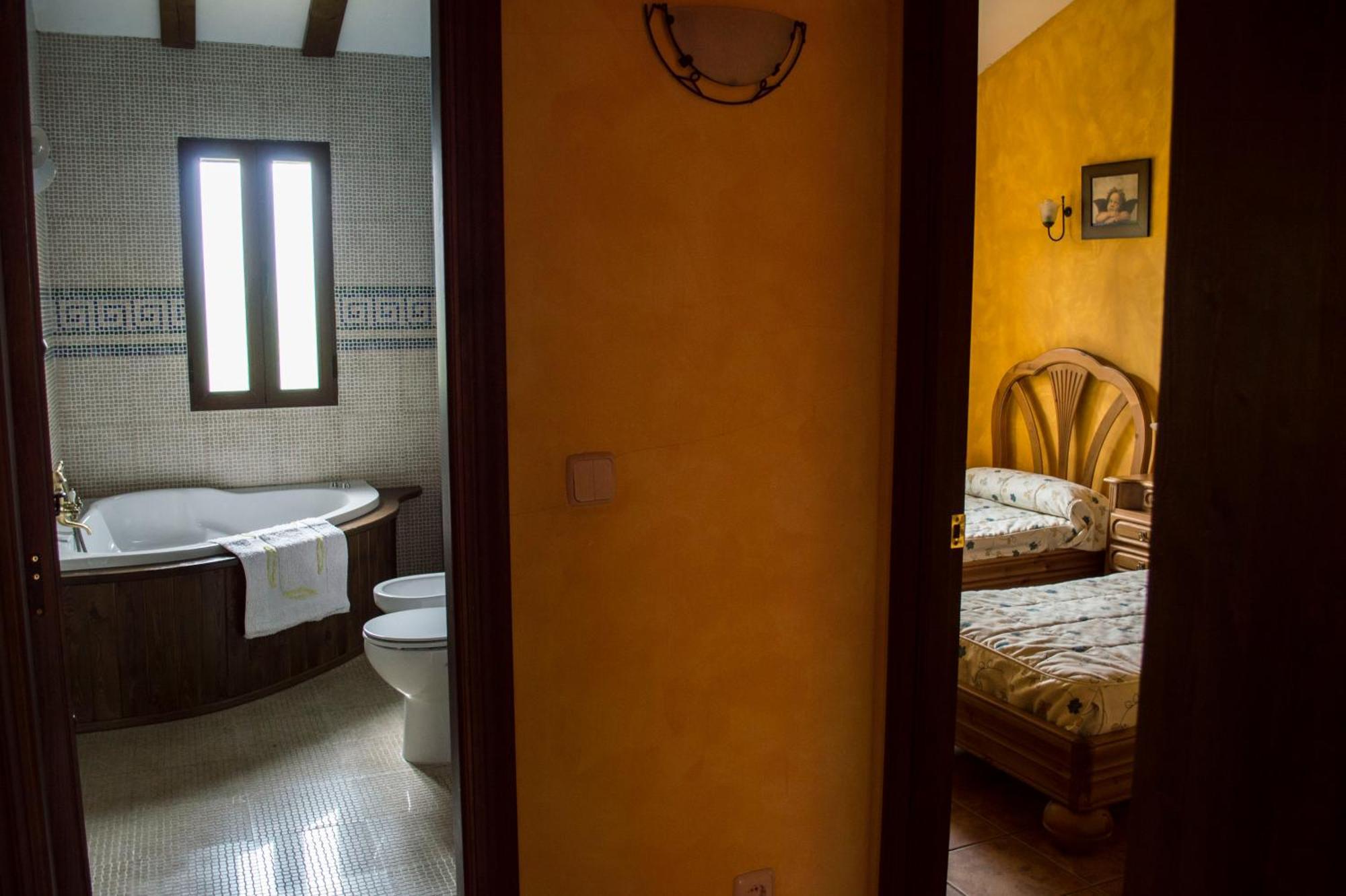 Apartamentos Rurales Alvado Tamajon Dış mekan fotoğraf